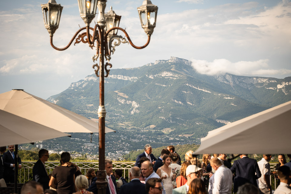 vue sur les montagnes depuis le domaine